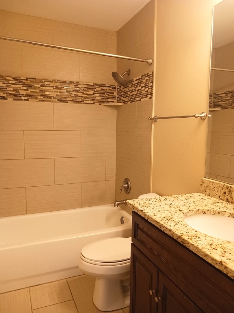 734 Colorado Court, Unit 734 Carol Stream, IL 60188 - Photo 5 of 9