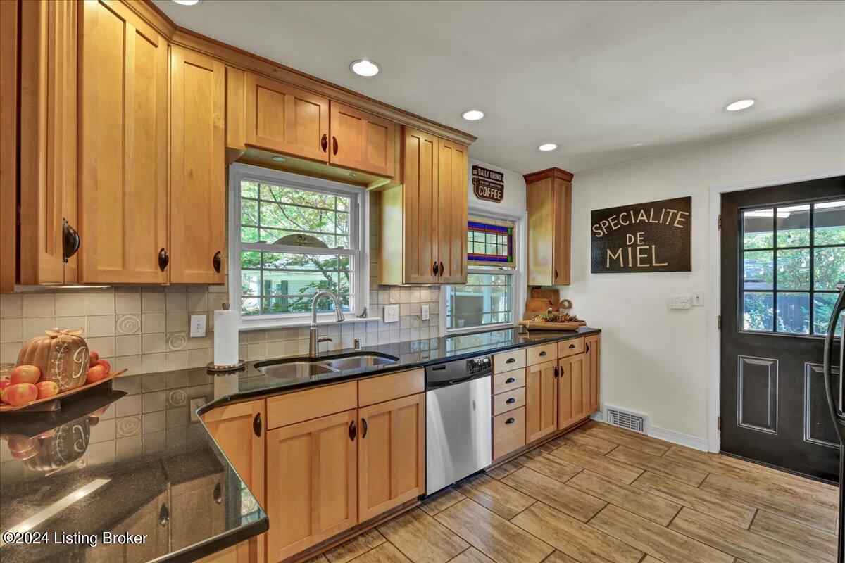 325 Bramton Road Louisville, KY 40207 - Photo 13 of 61 14-325 Bramton Rd