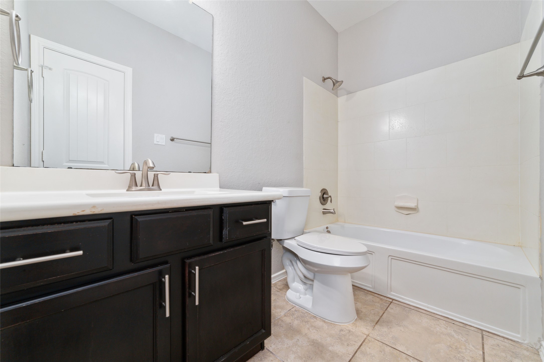 6834 Pear Point Lane Richmond, TX 77469 - Photo 7 of 25 First Bathroom