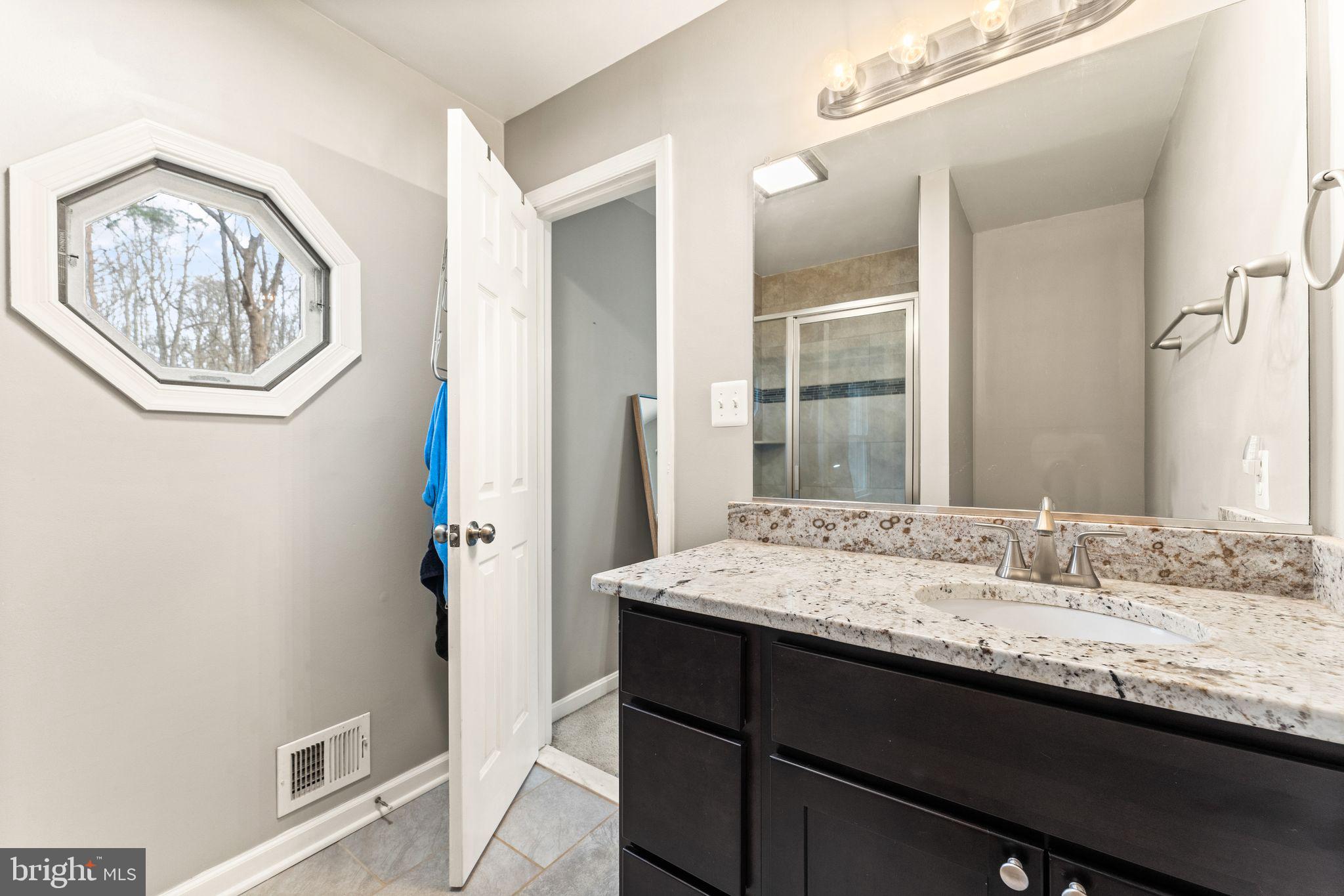 12427 Wright Way Bealeton, VA 22712 - Photo 24 of 55 Primary Bath