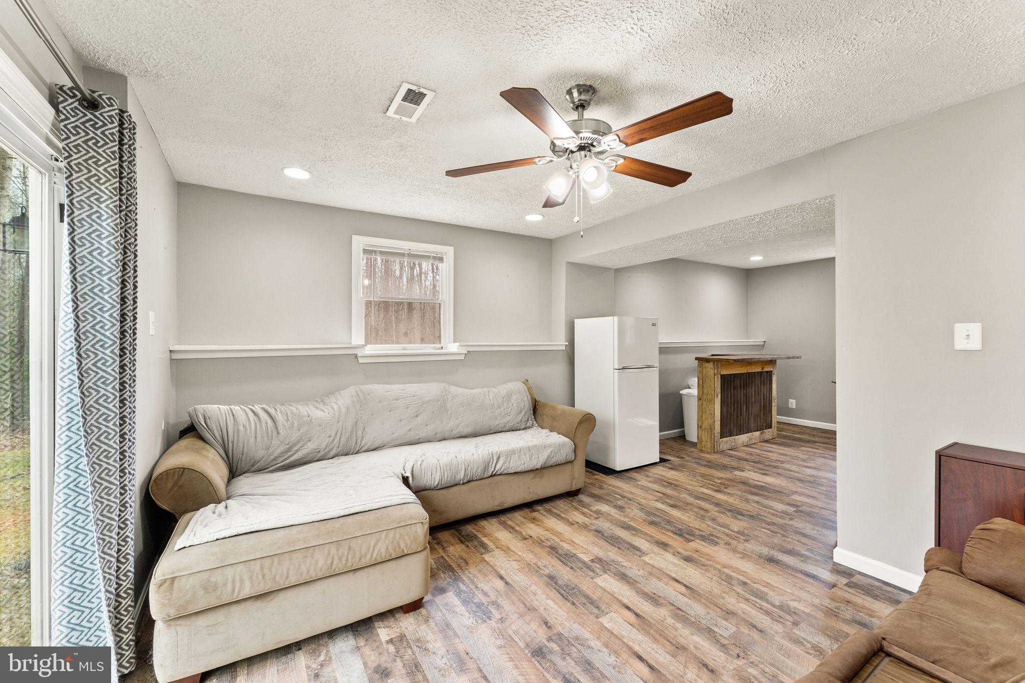 12427 Wright Way Bealeton, VA 22712 - Photo 34 of 55 Side Room