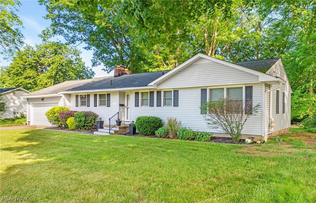 2315 Burnham Road Akron, OH 44333 - Photo 2 of 38