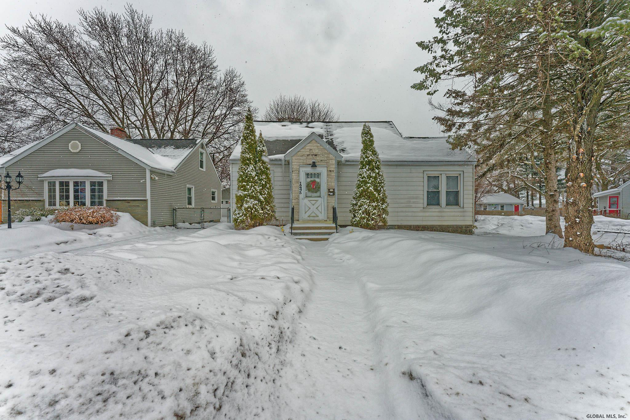 1245 North Westcott Road Rotterdam, NY 12306 - Photo 1 of 33 Photo 1