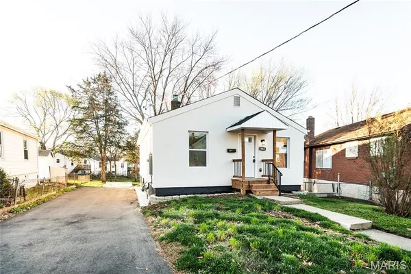 $209,900 | 1402 Dammert Avenue, St. Louis, MO 63125