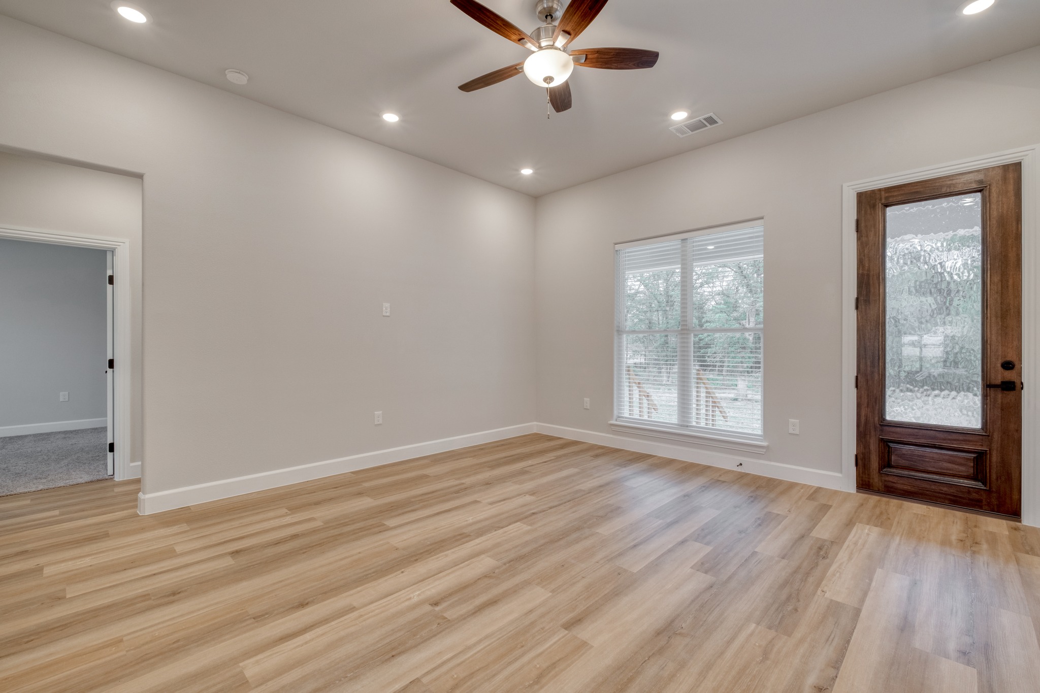 116 Pine Point Cove Elgin, TX 78621 - Photo 5 of 27
