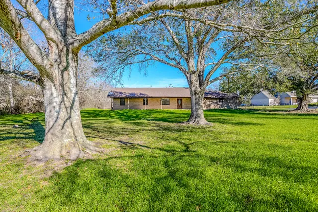 $329,000 | 1169 Business 71, Columbus, TX 78934