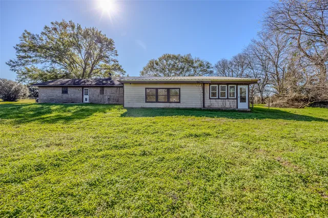 $329,000 | 1169 Business 71, Columbus, TX 78934