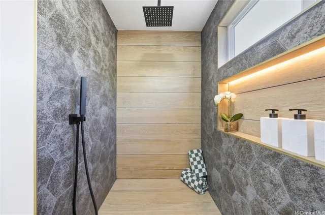 $1,550,000 | 7203 Opaekaa Street, Honolulu, HI 96825