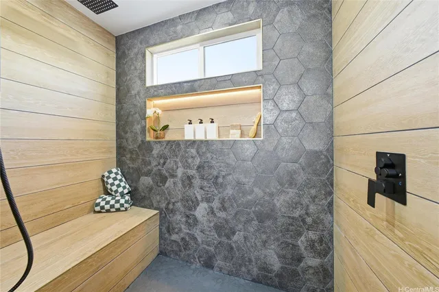 $1,550,000 | 7203 Opaekaa Street, Honolulu, HI 96825