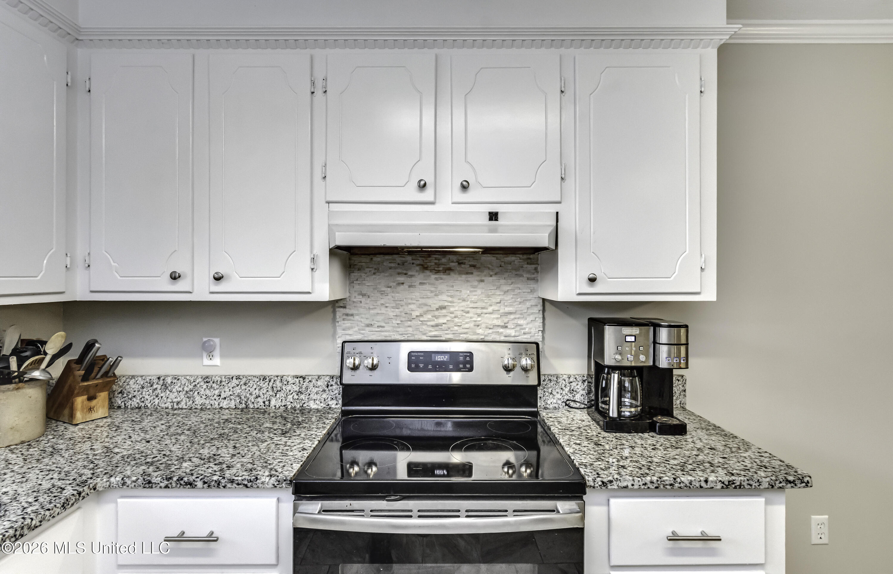 115 Azalea Circle Madison, MS 39110 - Photo 11 of 23 115 Azalea Cir-kitchen:stove