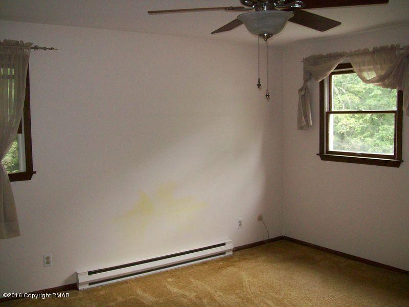 201 Balson Road Stroudsburg, PA 18360 - Photo 12 of 26 Master bedroom