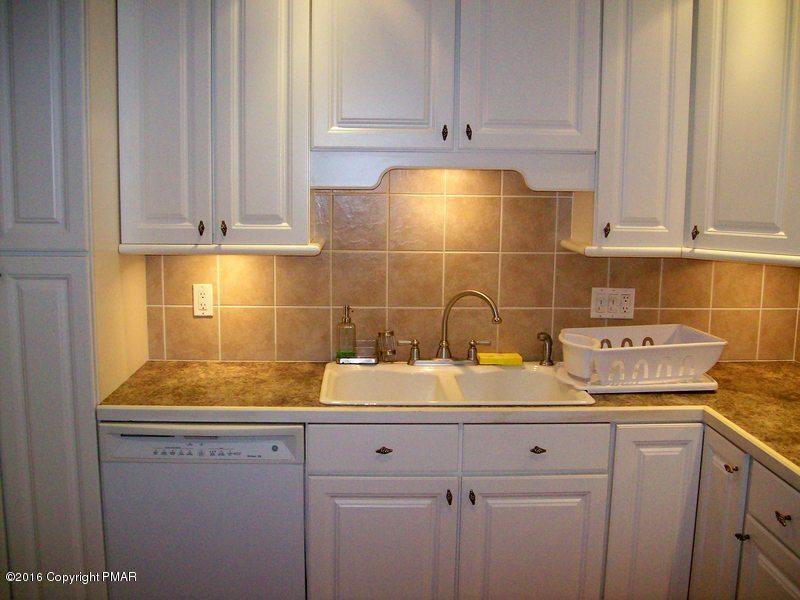 201 Balson Road Stroudsburg, PA 18360 - Photo 2 of 26 Kitchen