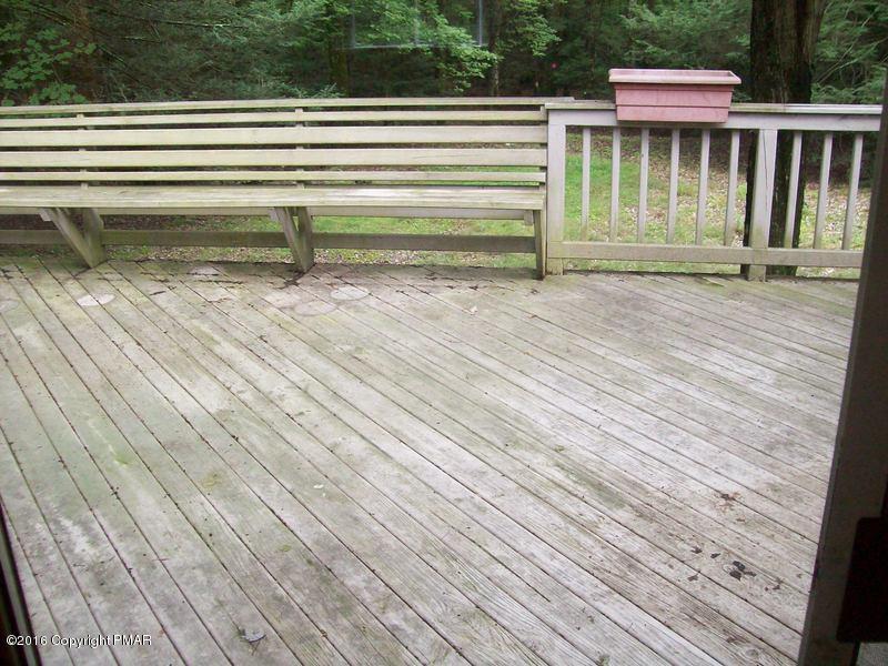 201 Balson Road Stroudsburg, PA 18360 - Photo 23 of 26 Slider to Deck