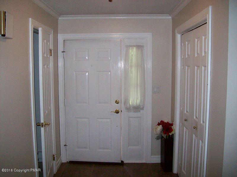 201 Balson Road Stroudsburg, PA 18360 - Photo 5 of 26 Foyer