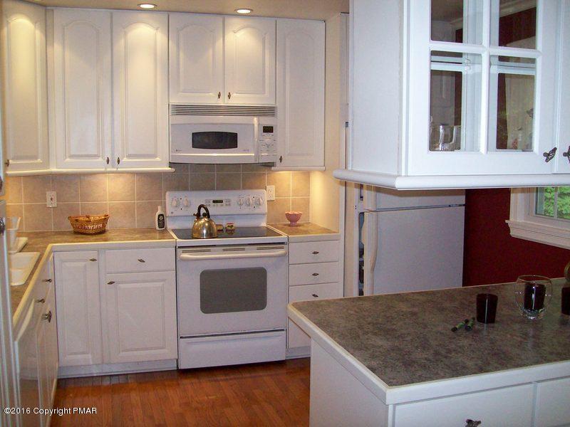 201 Balson Road Stroudsburg, PA 18360 - Photo 8 of 26 Kitchen