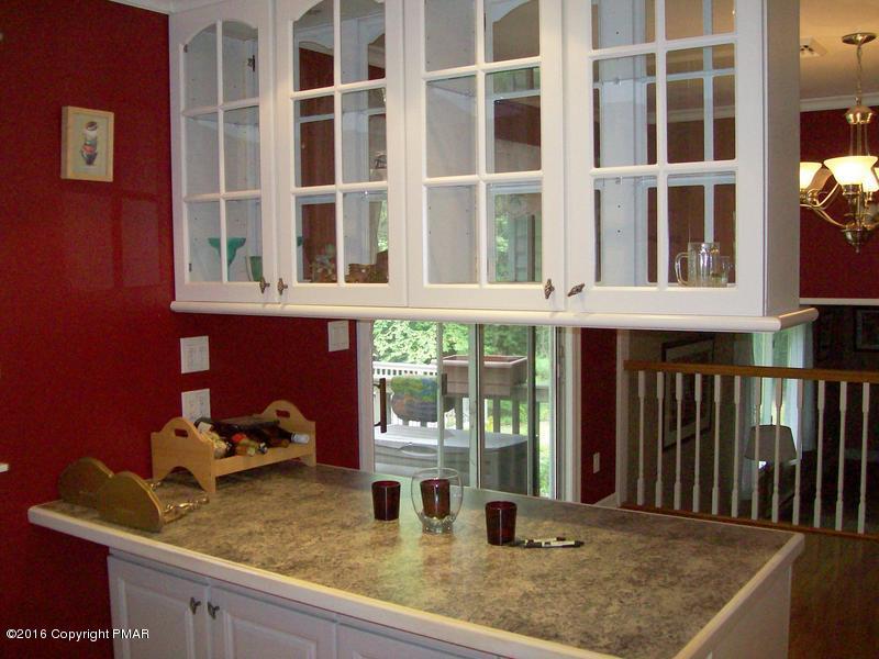 201 Balson Road Stroudsburg, PA 18360 - Photo 9 of 26 Kitchen.
