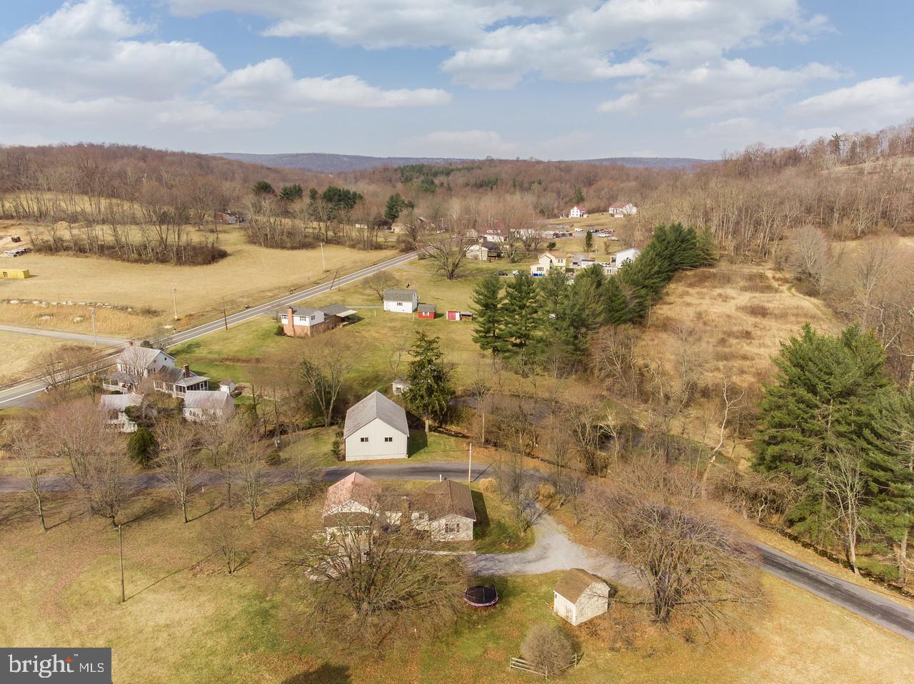 4217 Middlepoint Road Myersville, MD 21773 - Photo 4 of 42 Gallery Image 4