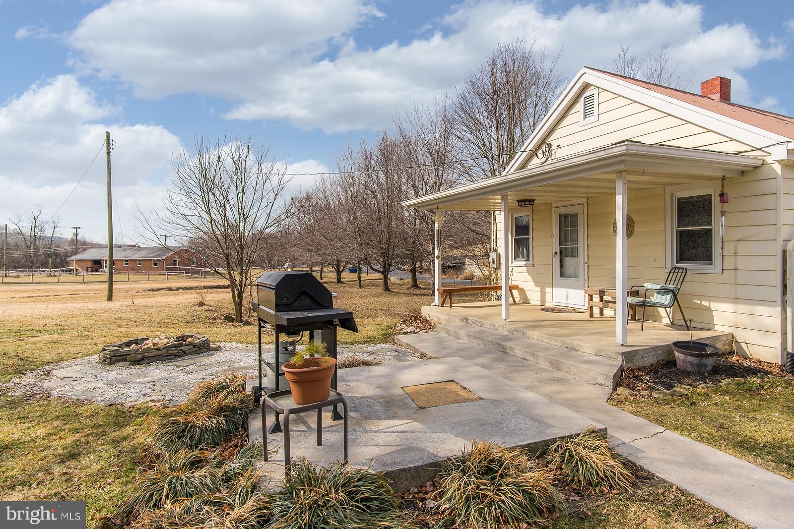 4217 Middlepoint Road Myersville, MD 21773 - Photo 8 of 42 Gallery Image 8