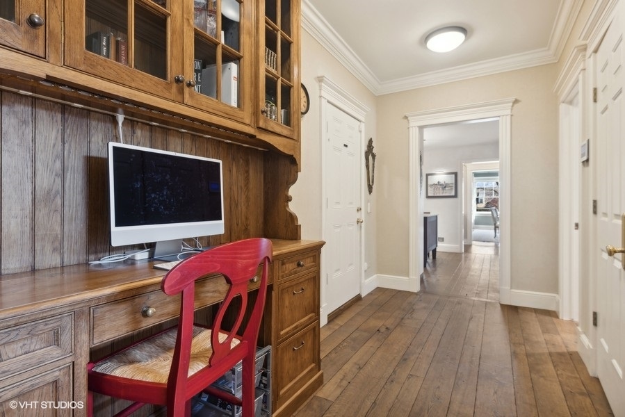 710 South County Line Road Hinsdale, IL 60521 - Photo 25 of 63 a view of an entryway with wooden floor
