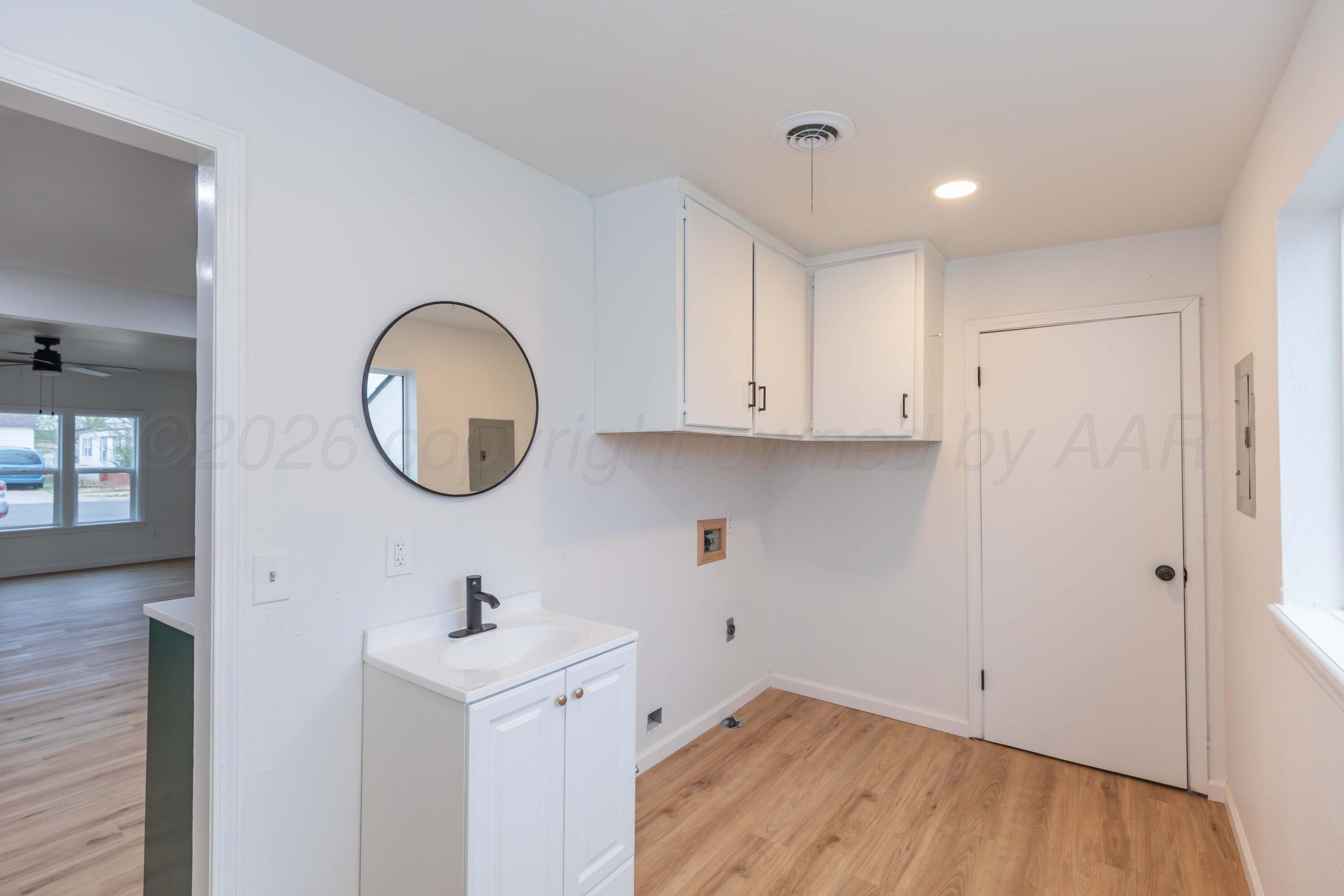 205 South Forest Street Amarillo, TX 79106 - Photo 12 of 29 a bathroom with a sink and a mirror