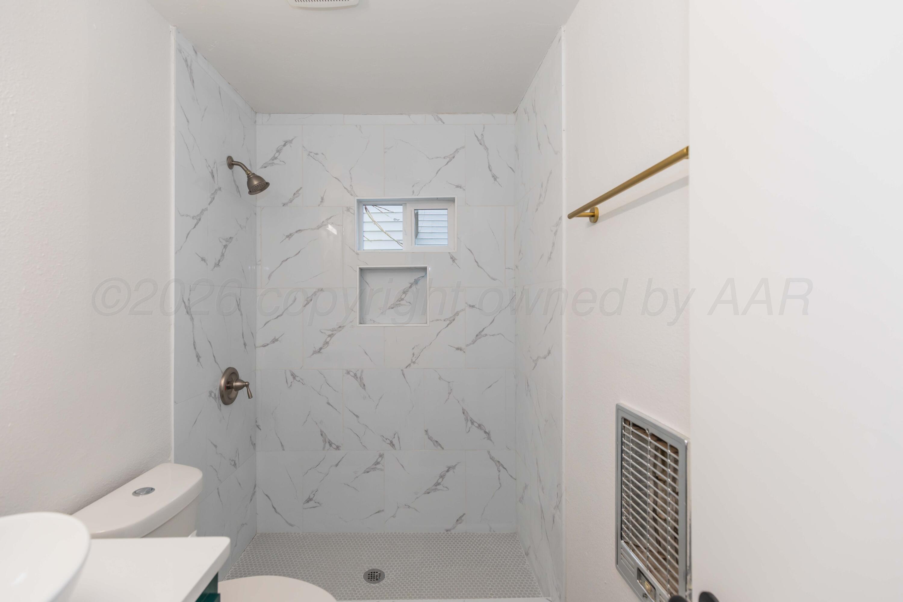 205 South Forest Street Amarillo, TX 79106 - Photo 14 of 29 a bathroom with a toilet and shower