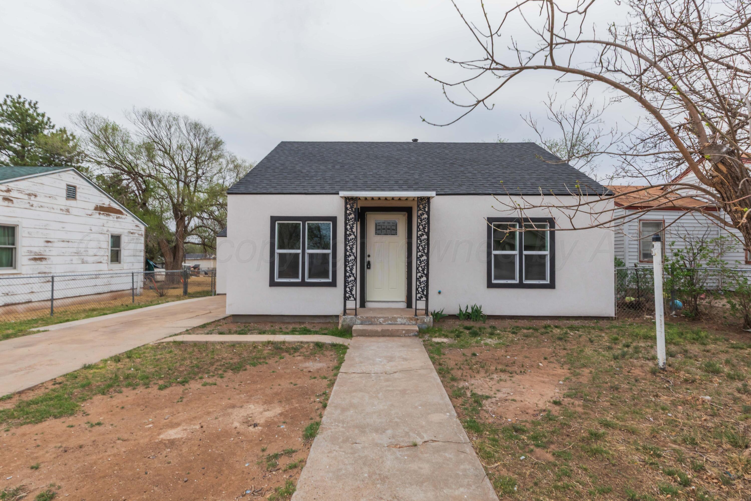205 South Forest Street Amarillo, TX 79106 - Photo 28 of 29 a front view of a house with a yard and garage