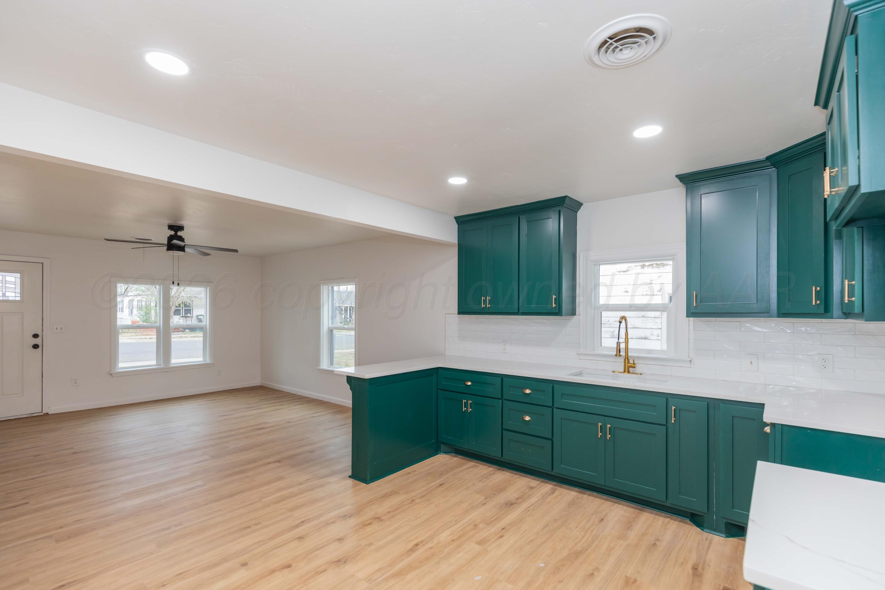 205 South Forest Street Amarillo, TX 79106 - Photo 8 of 29 a room with lots of green space and mirrors