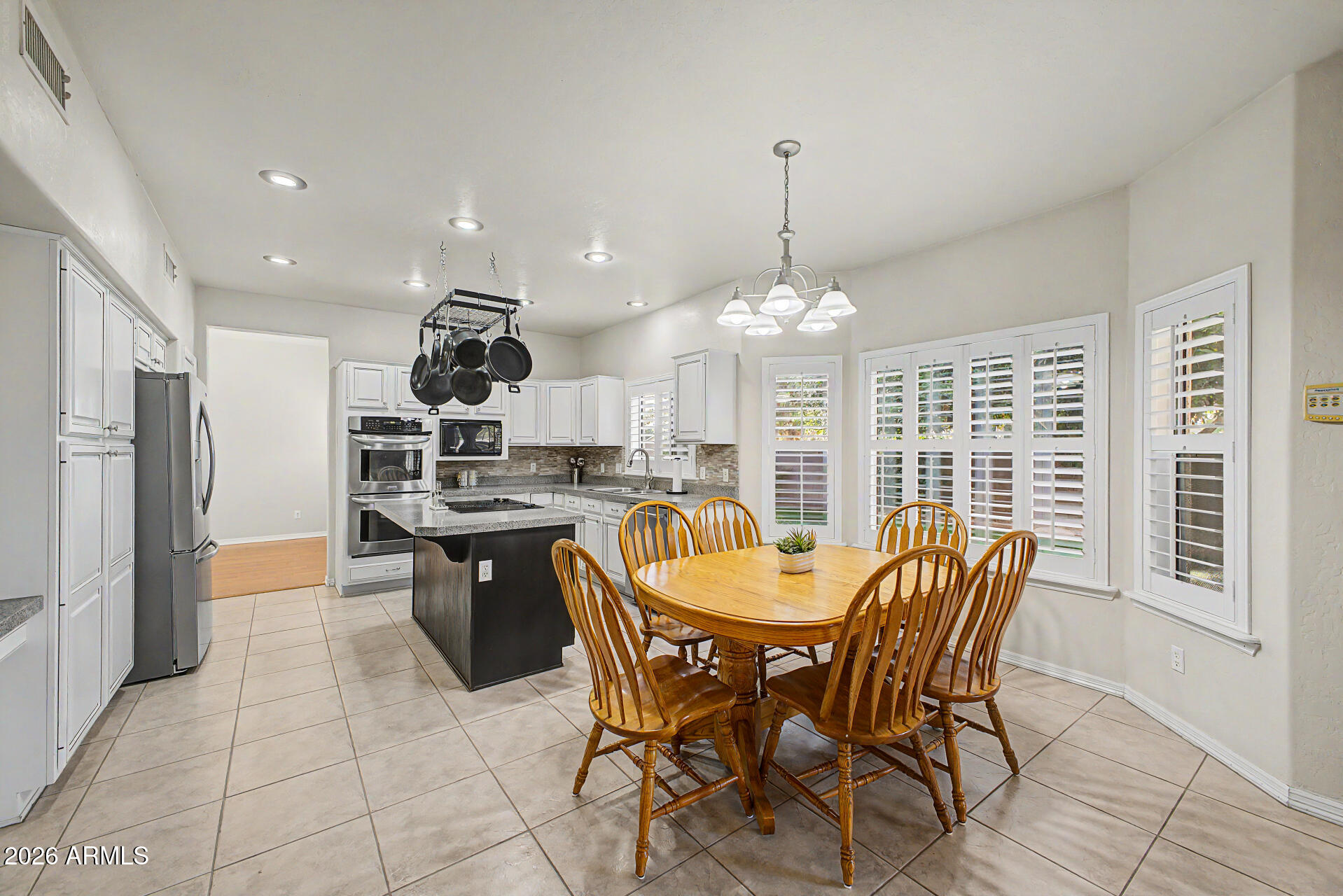 1124 North Robin Lane Mesa, AZ 85213 - Photo 8 of 87 Kitchen/Eat-in Area