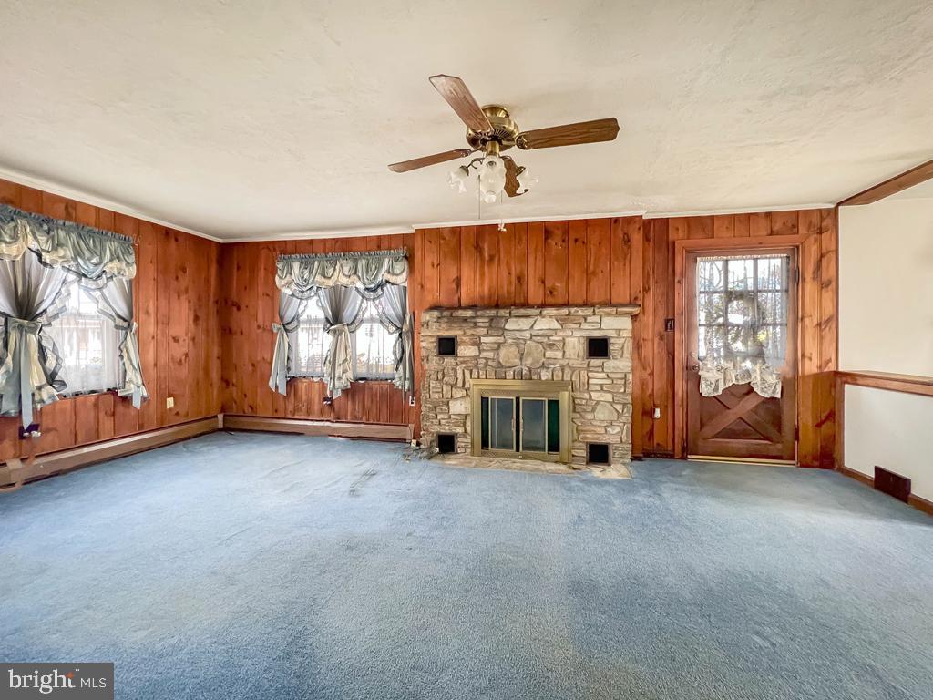 728 Keystone Street Croydon, PA 19021 - Photo 5 of 34 Living Room