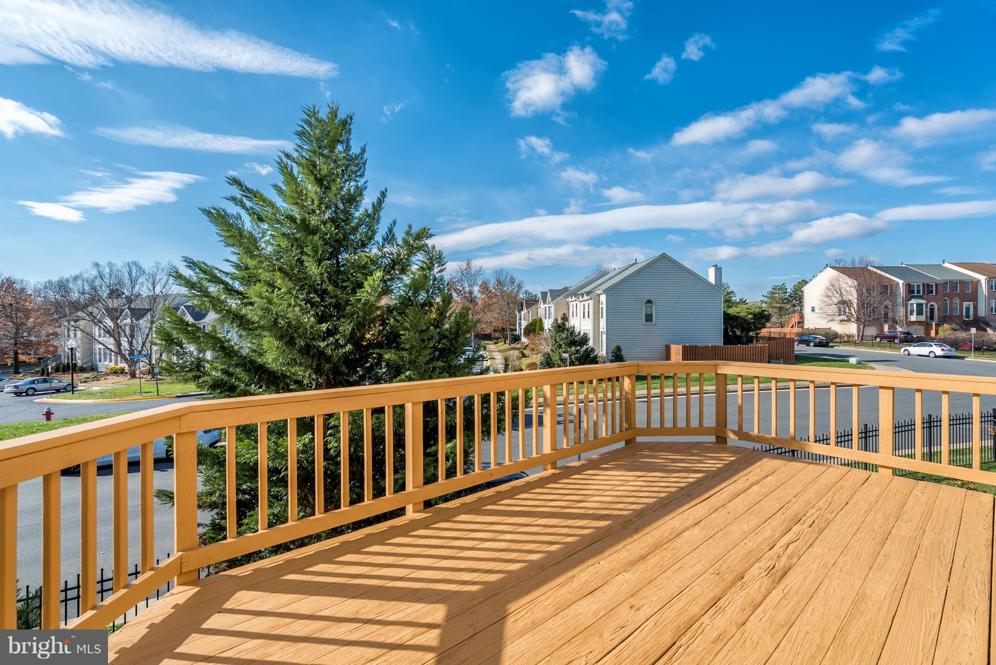 46869 Rabbitrun Terrace Sterling, VA 20164 - Photo 27 of 29 Power Washed & Re-Stained Deck