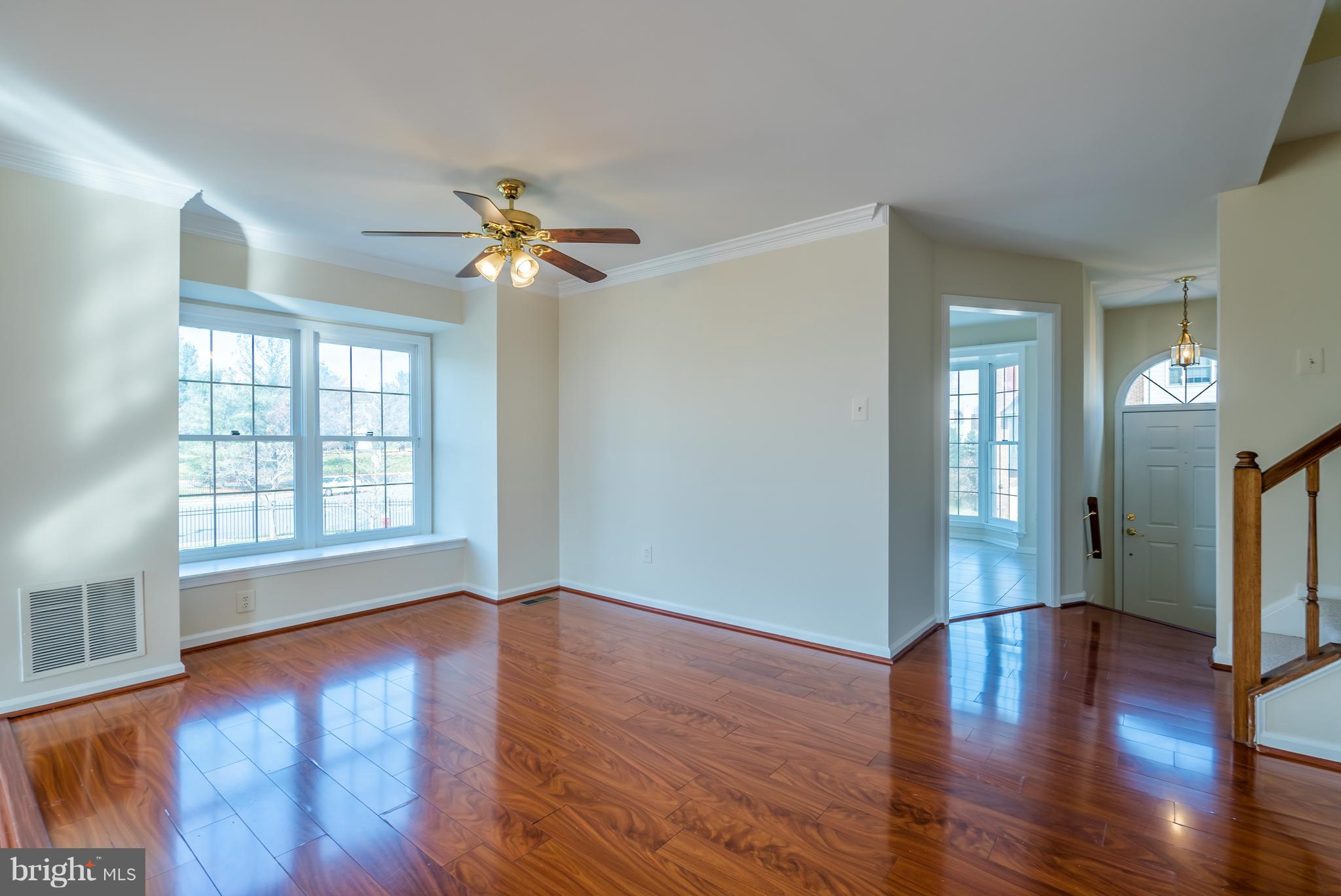 46869 Rabbitrun Terrace Sterling, VA 20164 - Photo 6 of 29 Gallery Image 6