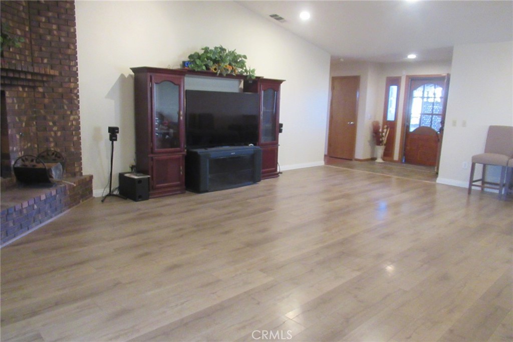 16035 Venango Road Apple Valley, CA 92307 - Photo 5 of 28