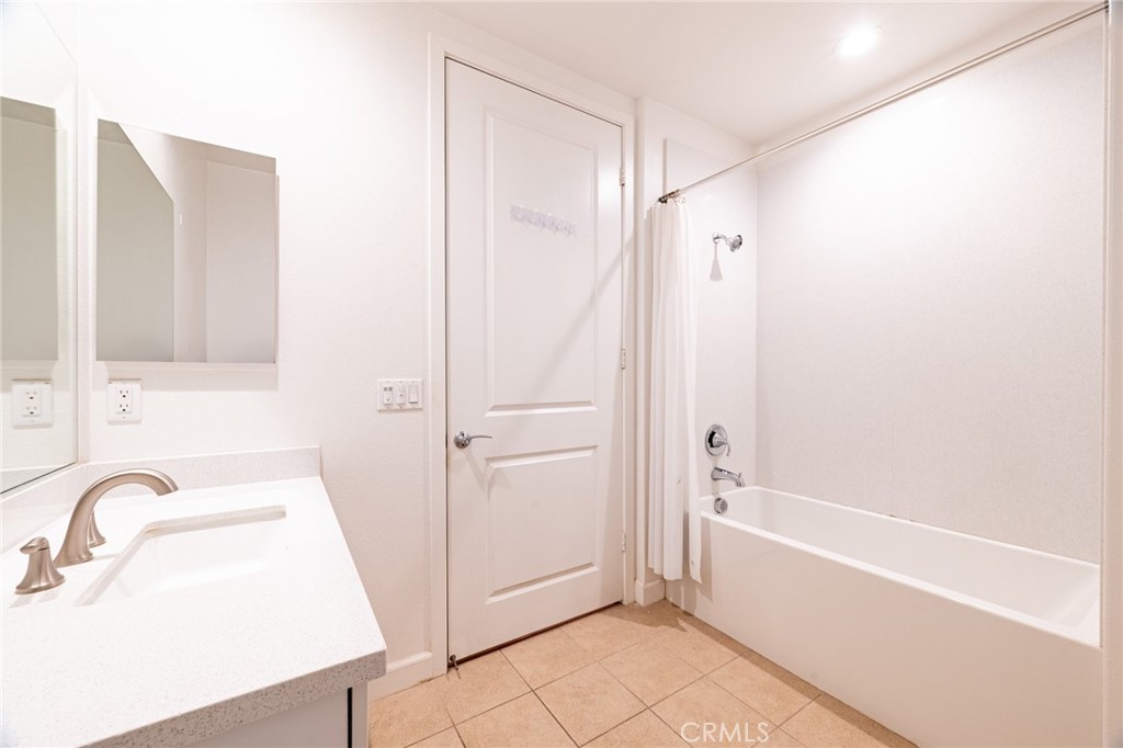172 Follyhatch Irvine, CA 92618 - Photo 27 of 39 a bathroom with a sink a mirror and a bathtub