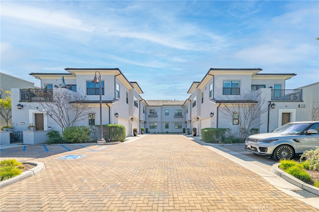 172 Follyhatch Irvine, CA 92618 - Photo 33 of 39 a front view of a building with parking space