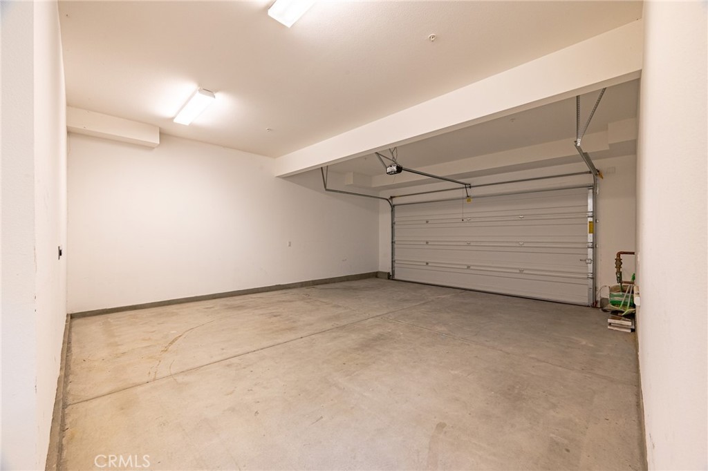 172 Follyhatch Irvine, CA 92618 - Photo 4 of 39 a view of an empty room