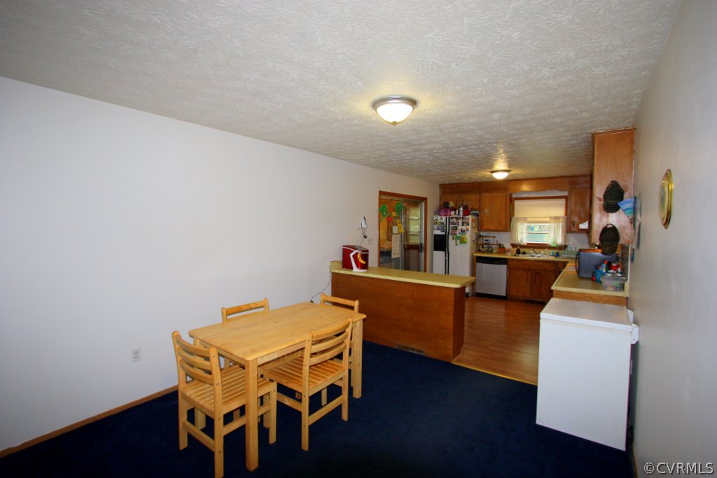 1387 Cartersville Road Cartersville, VA 23027 - Photo 6 of 22 The dining are is open to the kitchen and provides