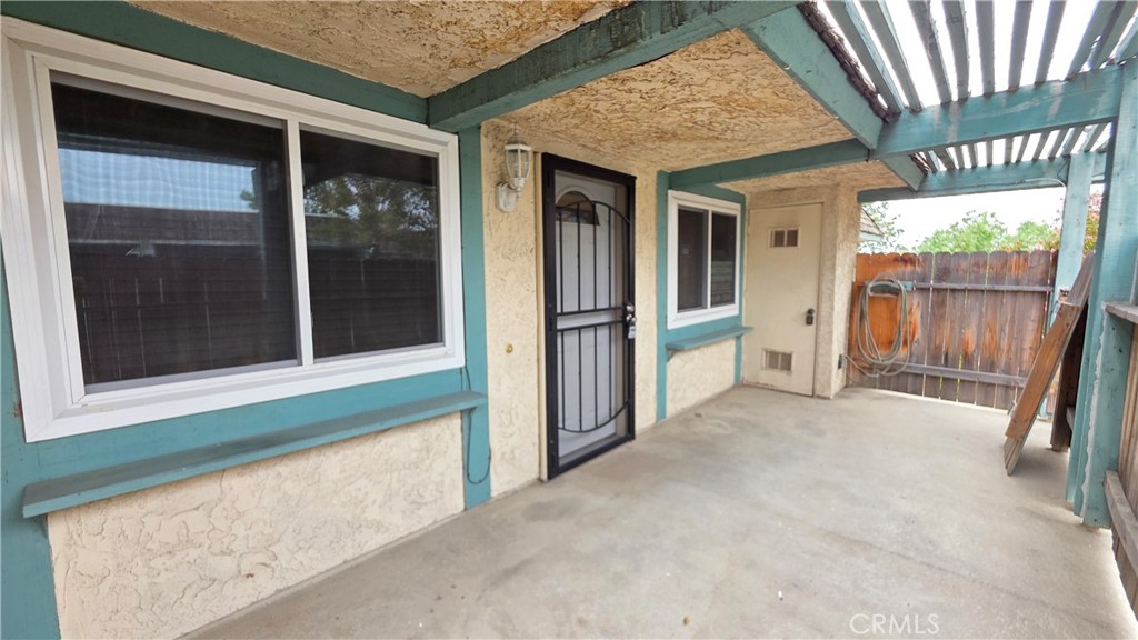 2561 Gonzaga Lane Riverside, CA 92507 - Photo 2 of 24