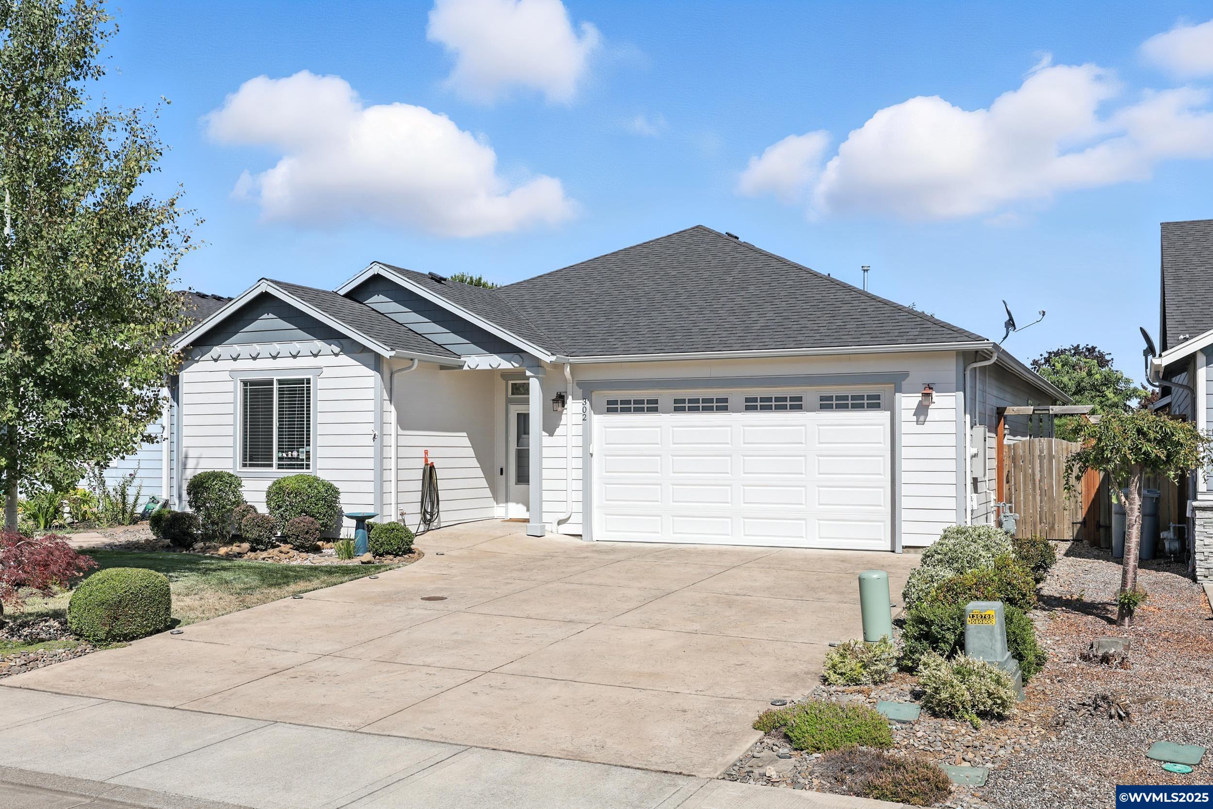 302 Southwest Applegate Trail Drive Dallas, OR 97338 - Photo 4 of 37 Gallery Image 4