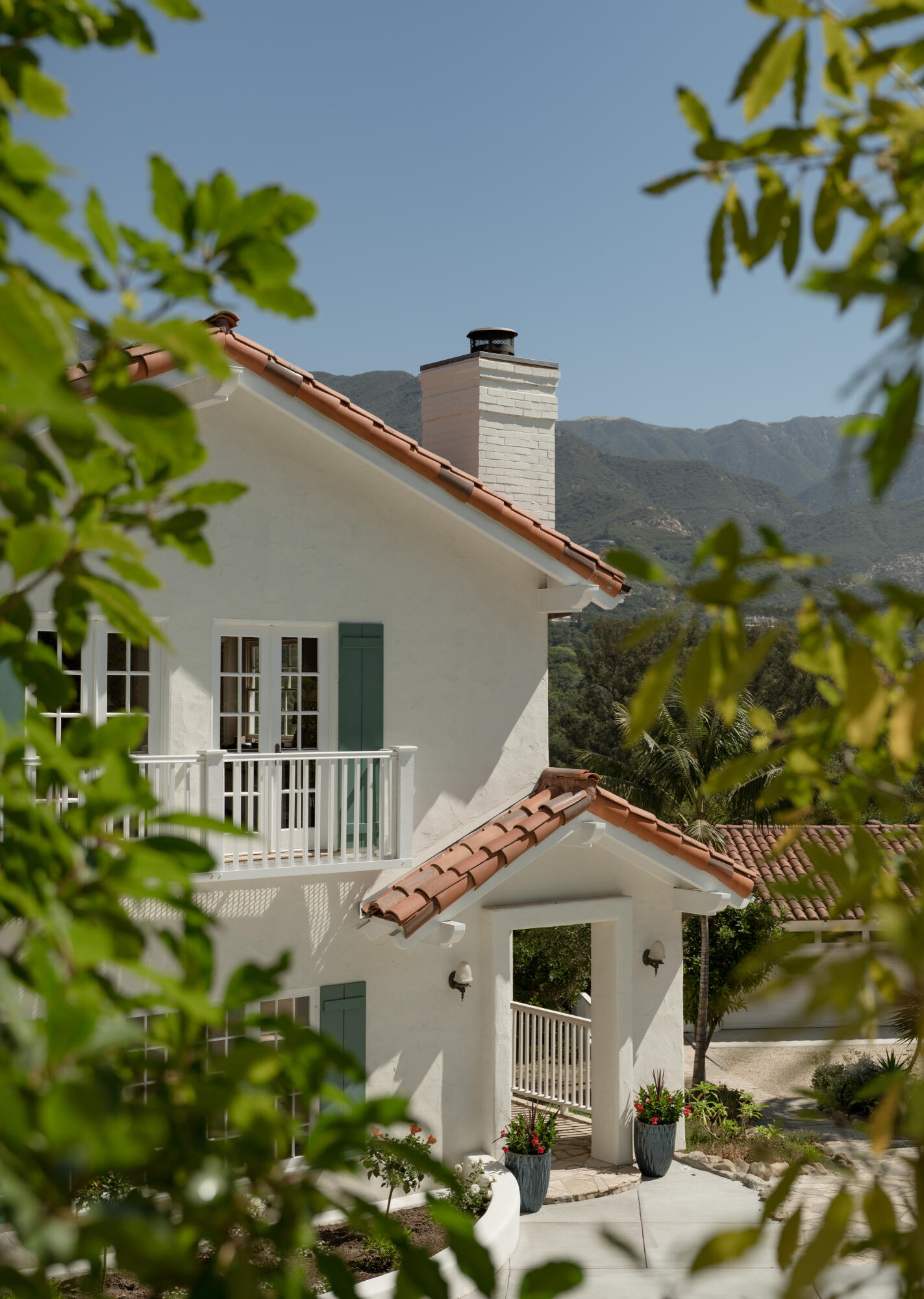 939 Arcady Road Santa Barbara, CA 93108 - Photo 27 of 28 a front view of a house with a yard