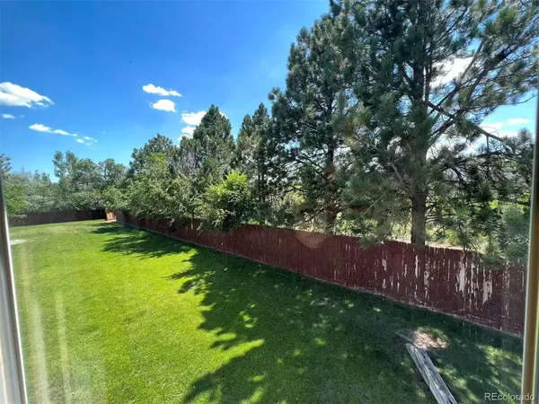 a view of yard with green space