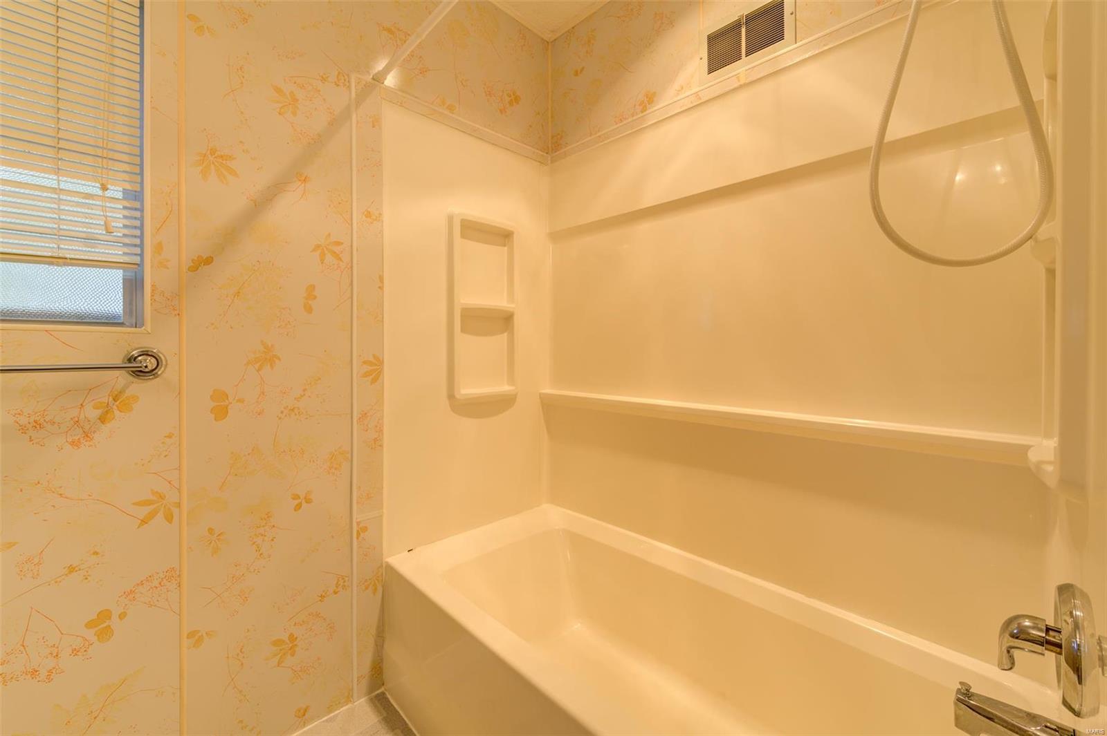 9091 Patrick Drive St. Louis, MO 63114 - Photo 14 of 34