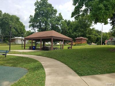 9091 Patrick Drive St. Louis, MO 63114 - Photo 33 of 34