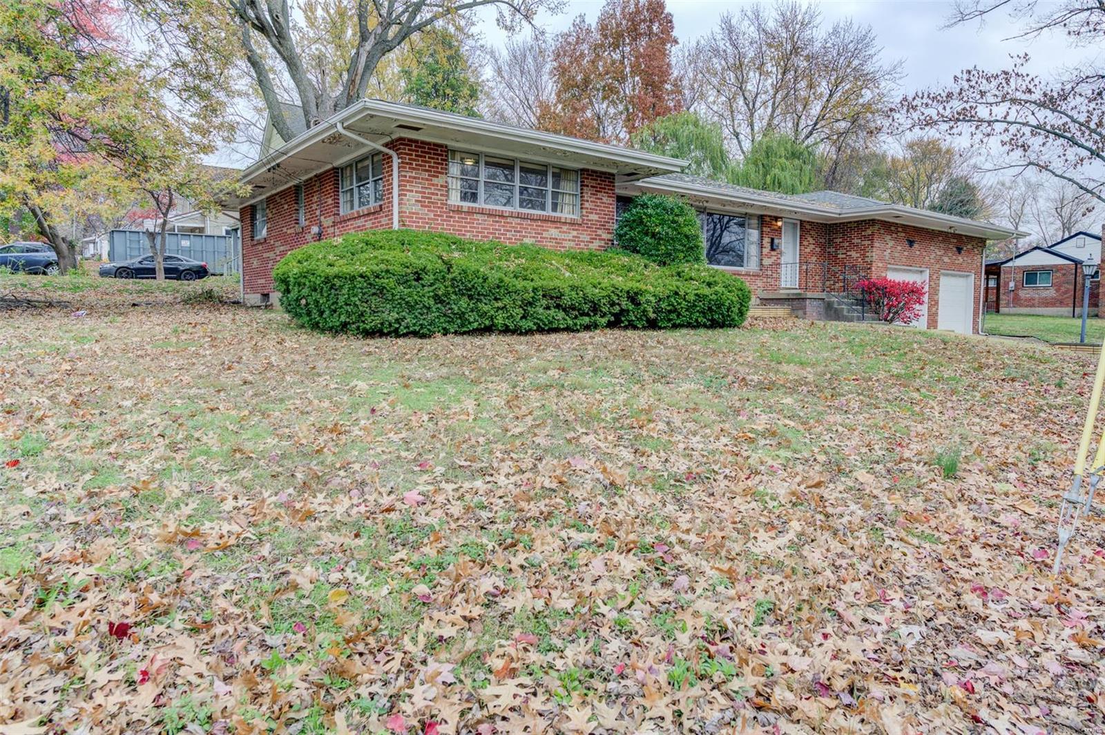 9091 Patrick Drive St. Louis, MO 63114 - Photo 4 of 34