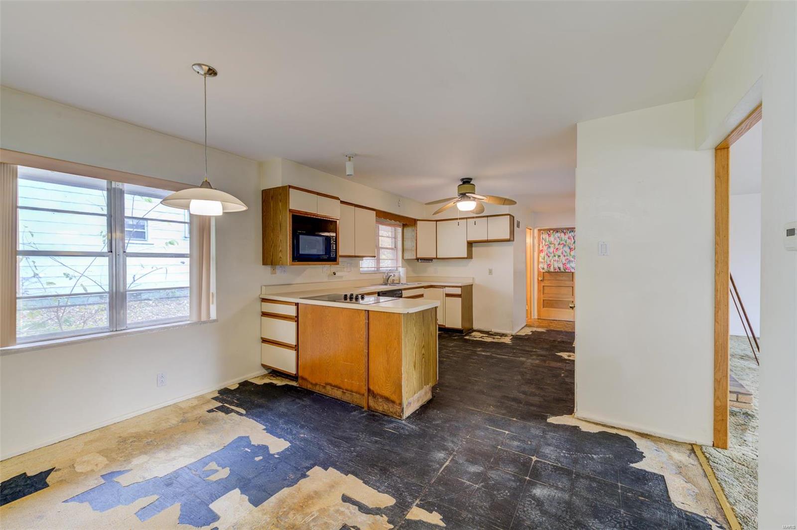 9091 Patrick Drive St. Louis, MO 63114 - Photo 10 of 34