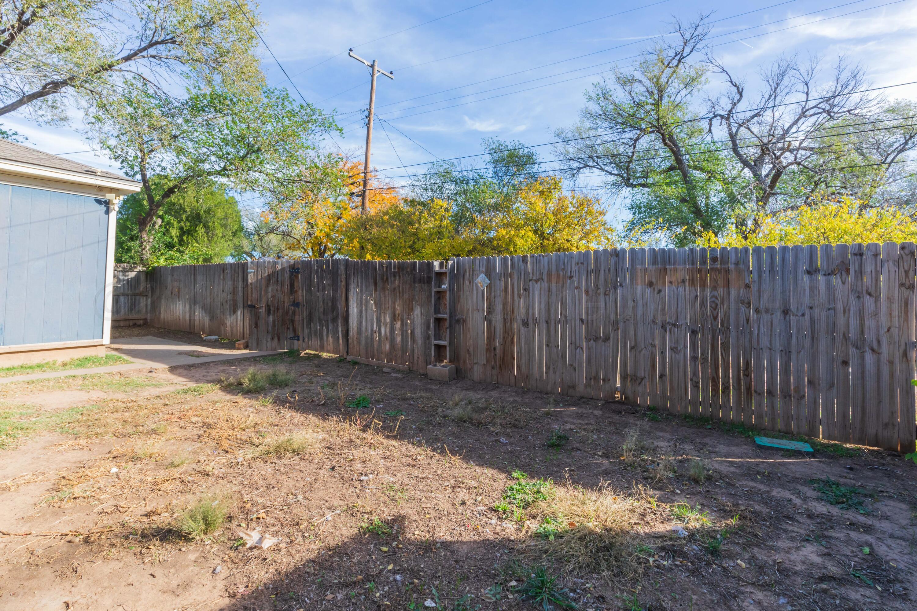 4209 South Lipscomb Street Amarillo, TX 79110 - Photo 29 of 31 a backyard of a house with lots of green space