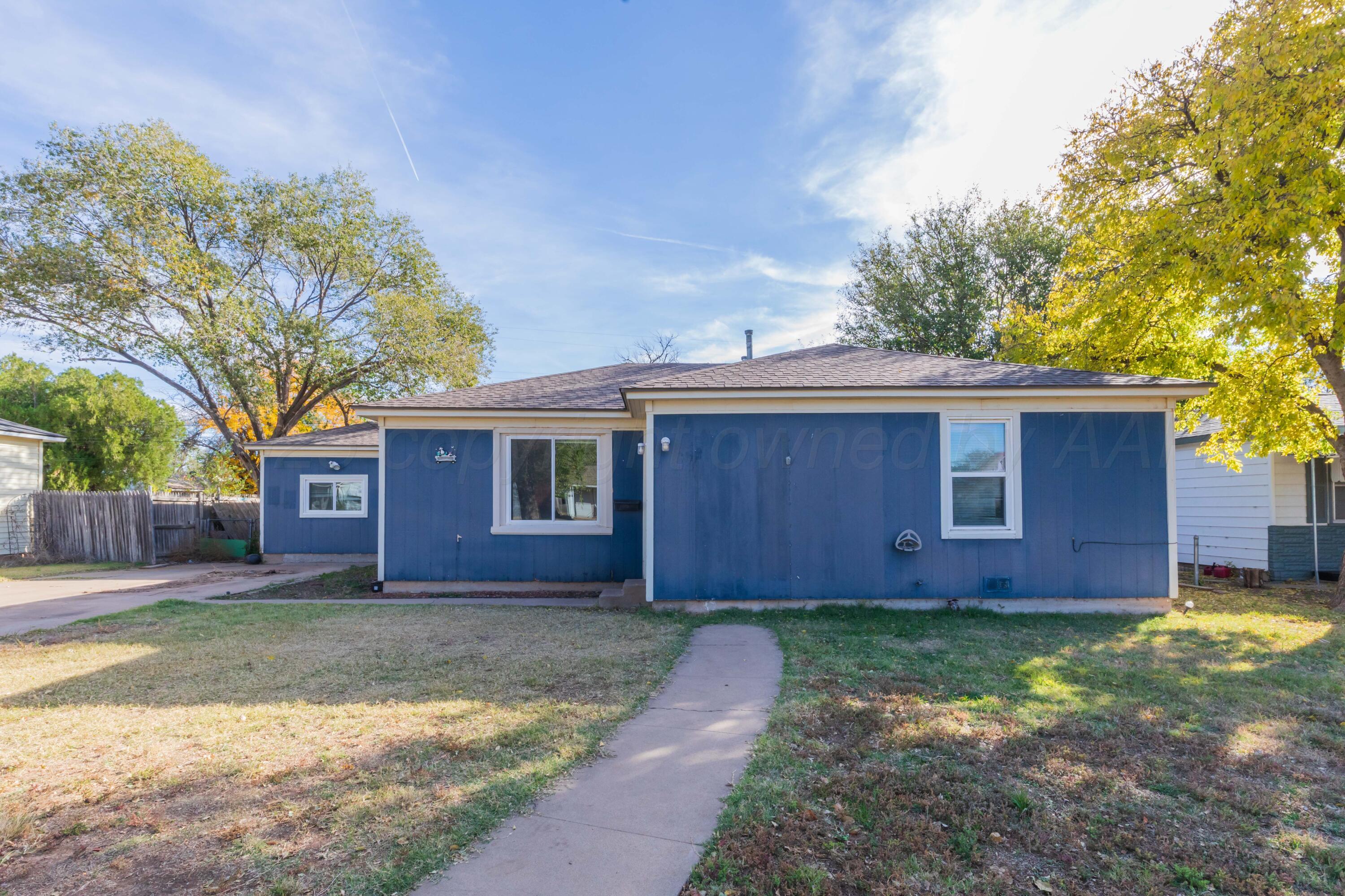 4209 South Lipscomb Street Amarillo, TX 79110 - Photo 3 of 31 front view of a house with a yard