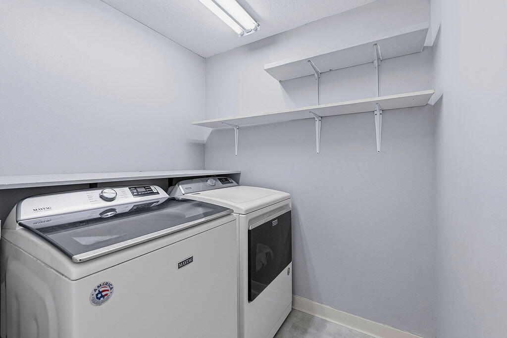 2979 Northeast Sugar Pine Road Prineville, OR 97754 - Photo 17 of 31 a utility room with dryer and washer
