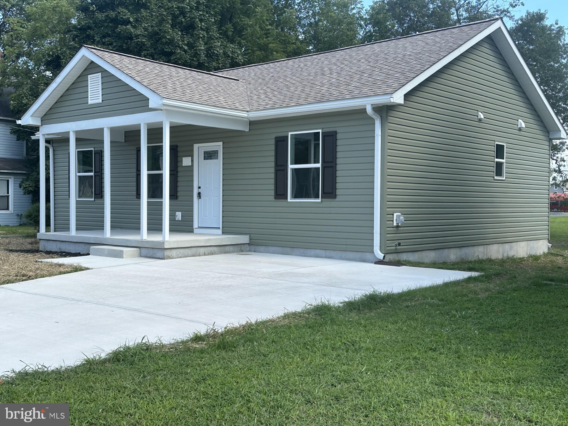 107 Broad Street Hurlock, MD 21643 - Photo 5 of 34 Side view of front