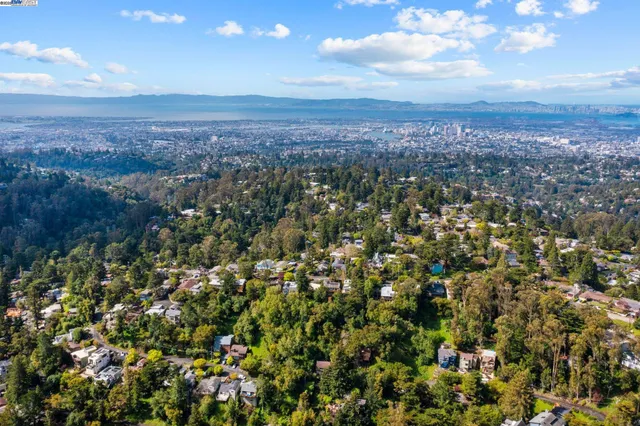 $599,000 | 7675 Skyline Boulevard, Oakland, CA 94611