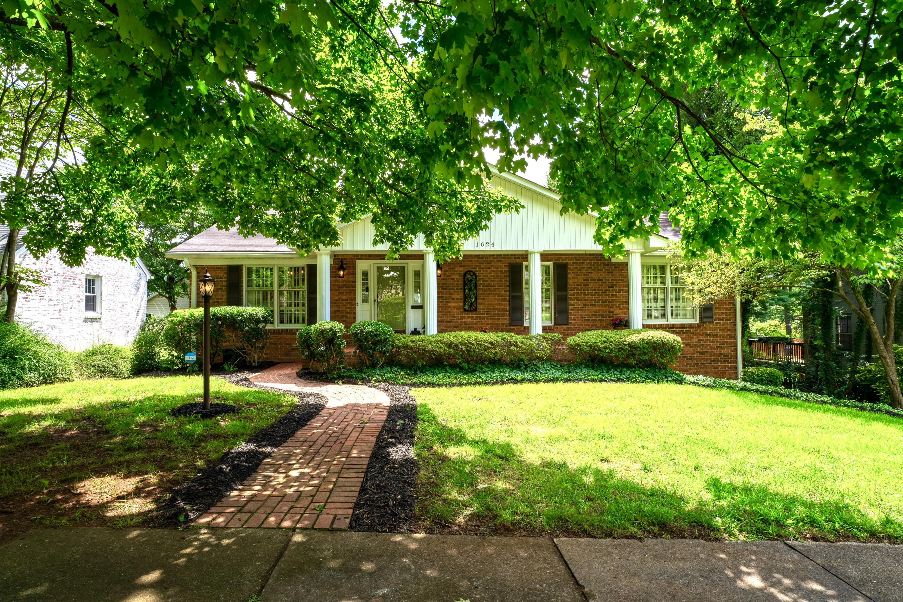 1624 Terrace Road Southwest Roanoke, VA 24015 - Photo 1 of 31 Front View